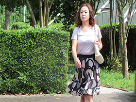 五十路四十路熟女ナンパ　最近、旦那とのSEXがご無沙汰な奥さんが声掛けされて背徳の浮気SEX生撮り240分　サンプル画像03